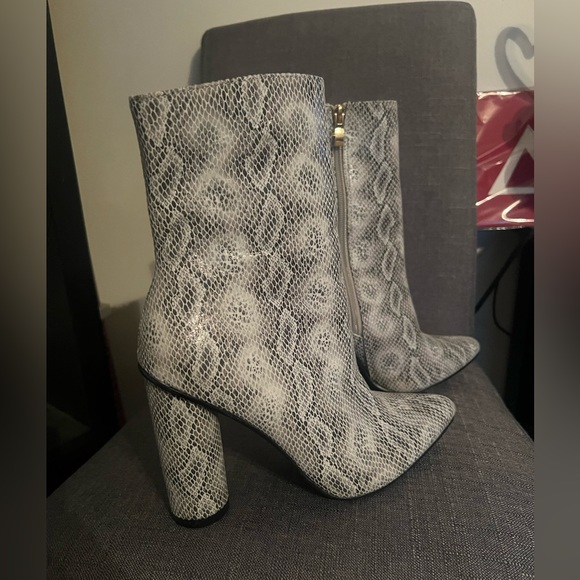 Fashion Nova python print booties - Picture 4 of 4